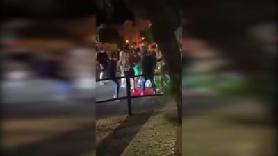 Jovem atingida por semáforo após distúrbios na Rua da Oura, em Albufeira - TVI