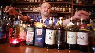 EUA investigam desaparecimento misterioso de garrafa de whisky oferecida pelo Japão - TVI