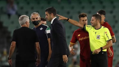 VÍDEO: Mourinho e três jogadores da Roma expulsos em jogo particular - TVI