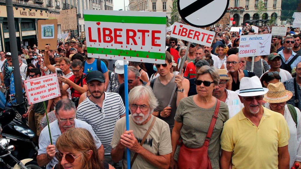 Protesto contra medidas anti-covid em França