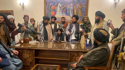 Talibãs declaram vitória e fim da guerra no Afeganistão - TVI