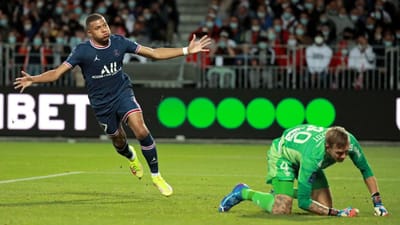 VÍDEO: Mbappé com a cabeça no PSG marca na vitória sobre o Brest - TVI