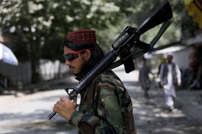 Afeganistão: líder dos talibãs ordena erradicação de adversários infiltrados - TVI