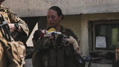 "Amo o meu trabalho". Militar que morreu no ataque em Cabul partilhou momento emocionante dias antes - TVI