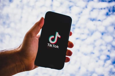 Senado dos EUA aprova proibição do TikTok em dispositivos oficiais - TVI