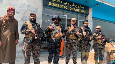 Talibãs escoltaram americanos para o aeroporto de Cabul através de "porta secreta" - TVI