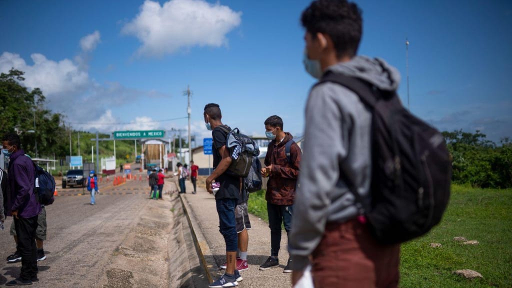 Migrantes na fronteira do México