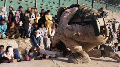 Portugal envia militares para apoiar refugiados afegãos no Kosovo - TVI