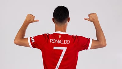 Man United confirma que Ronaldo fica com o número 7 - TVI