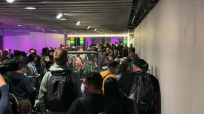 Filas de cinco horas provocam caos em aeroporto de Londres - TVI