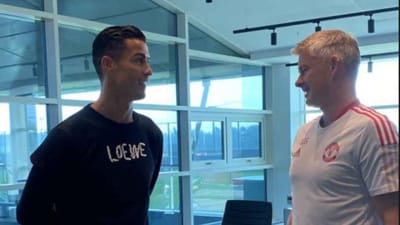 FOTOS e VÍDEO: Ronaldo já se apresentou ao serviço no Man United - TVI