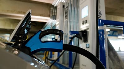 Ausência de ruído de carro elétrico vale condenação a seguradora após atropelamento mortal - TVI