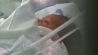 Refugiada afegã em Portugal dá à luz bebé em Leiria: "Estão bem e com saúde" - TVI