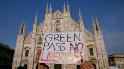 Covid-19: polícia italiana realiza buscas em casa de ativistas anti-certificado digital - TVI