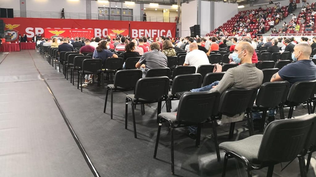 Assembleia Geral Extraordinária do Benfica (foto: twitter "Movimento Servir o Benfica")