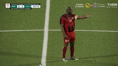 VÍDEO: vice-presidente do Suriname titular aos 60 anos em jogo da CONCACAF - TVI