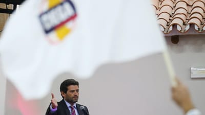 Ventura critica subvenções vitalícias e diz que nunca exigirá "um cêntimo do Estado português" - TVI