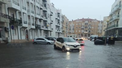 Aguaceiros fortes provocam inundações em Vila Real de Santo António - TVI