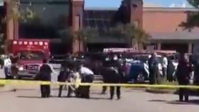 Um morto e 12 feridos em tiroteio em supermercado nos Estados Unidos - TVI