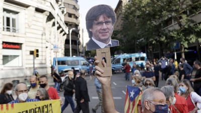 Tribunal Constitucional de Espanha aprova mandados de detenção de Puidgemont - TVI
