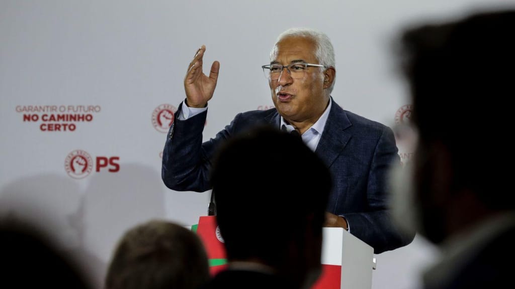 O secretário-geral do PS, António Costa apoiou o candidato à Câmara de Odivelas, Hugo Martins