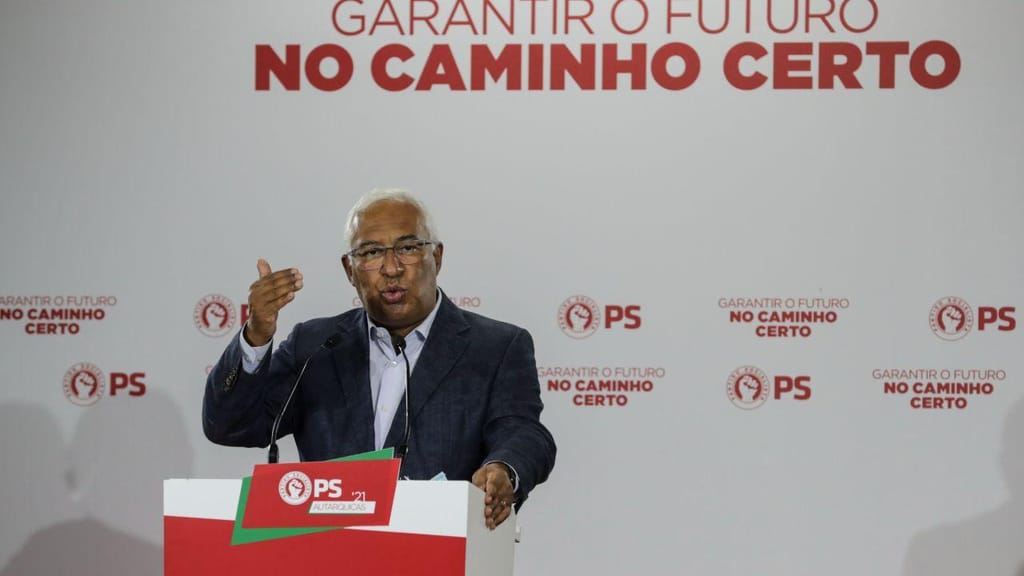 O secretário-geral do PS, António Costa apoiou o candidato à Câmara de Odivelas, Hugo Martins