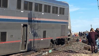 Pelo menos três mortos em descarrilamento de comboios de passageiros nos EUA - TVI