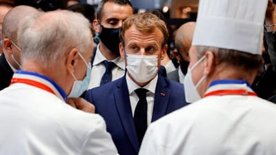 Presidente francês Emmanuel Macron foi atingido por um ovo durante um evento em Lyon - TVI