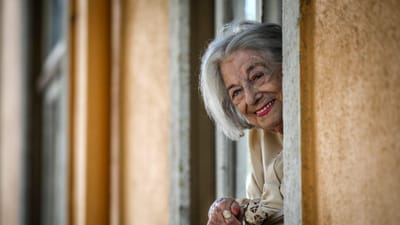 Aos 80 anos de carreira, Eunice Muñoz define-se como “uma pessoa como outra qualquer” - TVI