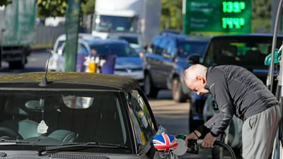 Portugueses afetados pela escassez de combustível no Reino Unido - TVI