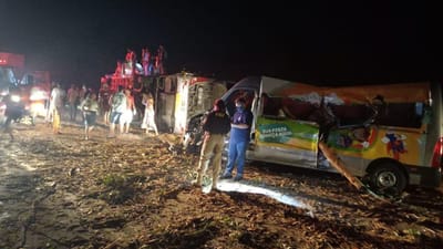Doze mortos e 22 feridos em acidente de trânsito no Brasil - TVI