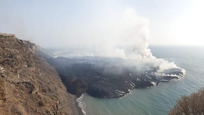La Palma: as primeiras imagens do delta de lava no dia em que abriu uma terceira boca do vulcão - TVI