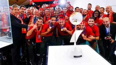 Futsal: campeões do mundo estão de regresso a casa (vídeos e fotos) - TVI