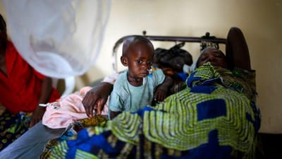 OMS aprova pela primeira vez uma vacina contra a malária em crianças - TVI