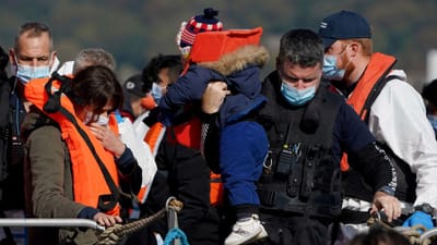Decathlon deixa de vender caiaques no norte de França devido à crise migratória - TVI