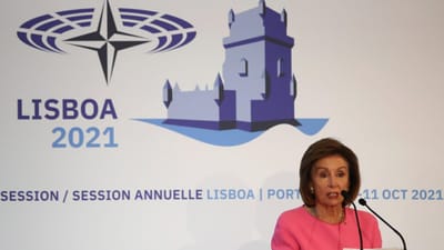 Nancy Pelosi na NATO: "Mulheres são campeãs a lutar contra corrupção" - TVI