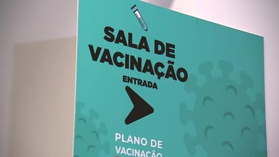 96,8 por cento dos jogadores da I e II Ligas vacinados contra a covid-19 - TVI