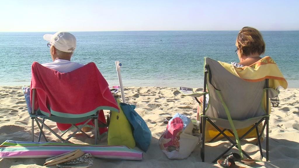 Temperaturas atípicas convidam banhistas a ir à praia