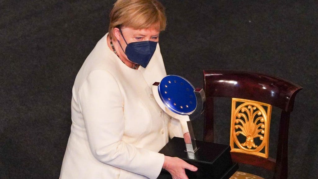 Angela Merkel recebe prémio Carlos V