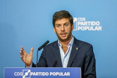 Rodrigues dos Santos recandidata-se à liderança do CDS-PP para “continuar a reerguer o partido” - TVI