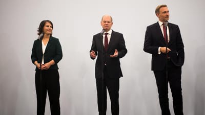 Sociais-democratas, Verdes e Liberais anunciam acordo inicial para governo na Alemanha - TVI