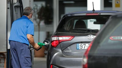 Preço dos combustíveis volta a subir e anula medida do Governo - TVI