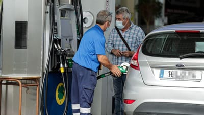 Governo anuncia redução de dez cêntimos/l nos combustíveis até 50 litros por mês - TVI