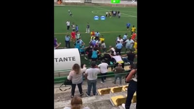 VÍDEO: polícia teve de disparar para o ar no Montijo-V. Setúbal B - TVI