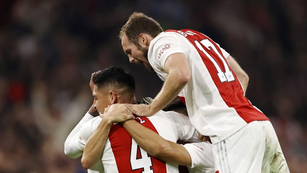 Ajax festeja um dos golos da goleada ao Borussia Dortmund (Maurice Van Steen/EPA)