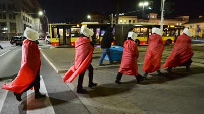 Abortos ilegais ou no estrangeiro e malformações: o que está a acontecer na Polónia desde a nova lei - TVI