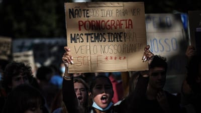 Jovens ativistas manifestam-se em Lisboa e Porto pela urgência da justiça climática - TVI