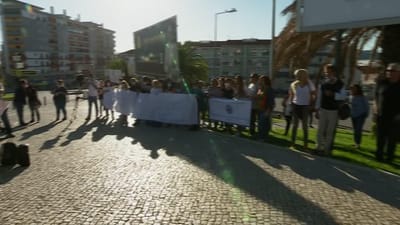 Médicos e dezenas de setubalenses em protesto contra falta de recursos no Hospital de São Bernardo - TVI