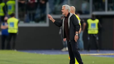 Itália: Mourinho expulso no empate da Roma frente ao Nápoles - TVI
