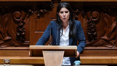 Mariana Mortágua diz que parlamento já concluiu que não há qualquer ilegalidade por acumular funções - TVI